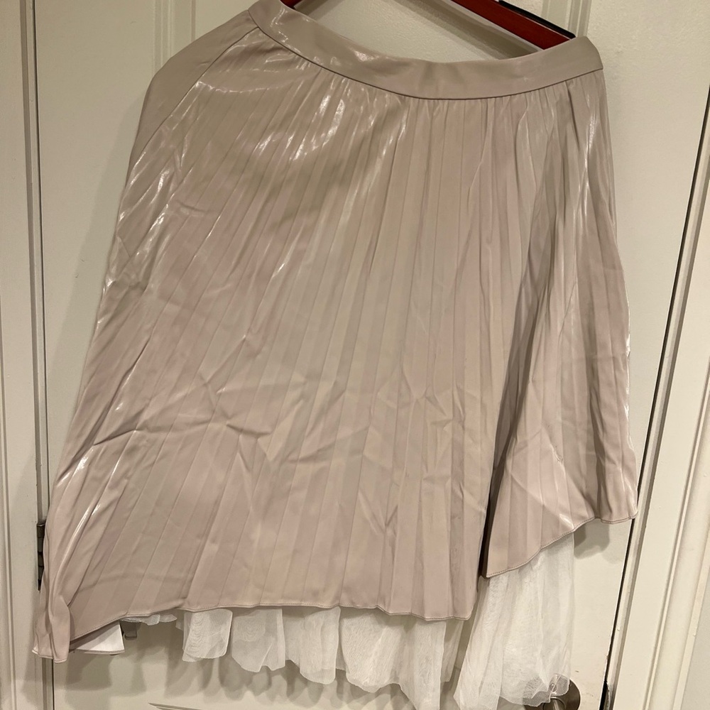 Marisfroig.SU Asymmetrical Cream Skirt